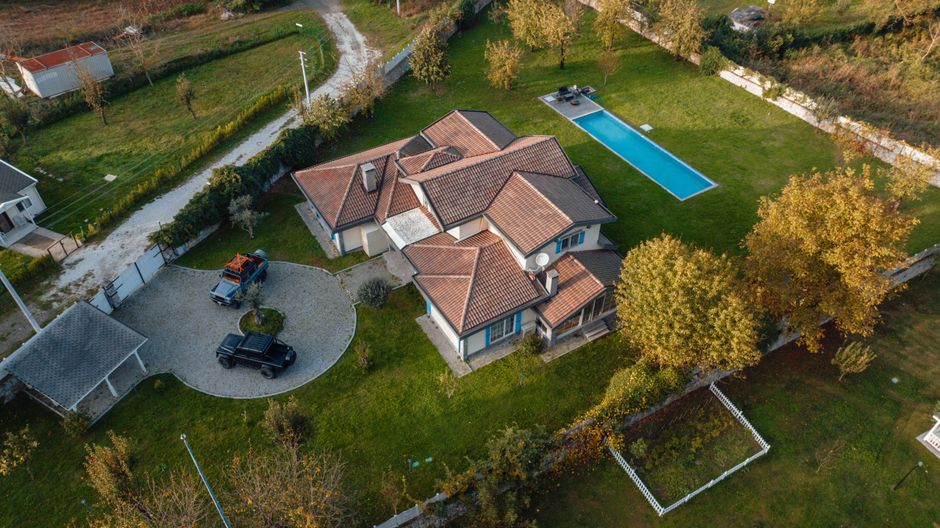 Autel EVO Max 4T drone flying over solar panels with thermal camera
